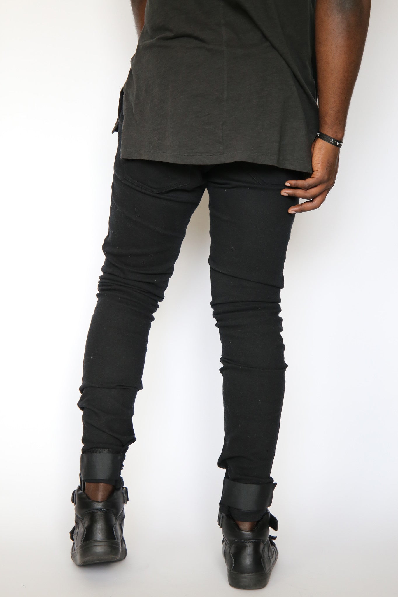 Slim Fit Auto-Taper Jeans (Black)
