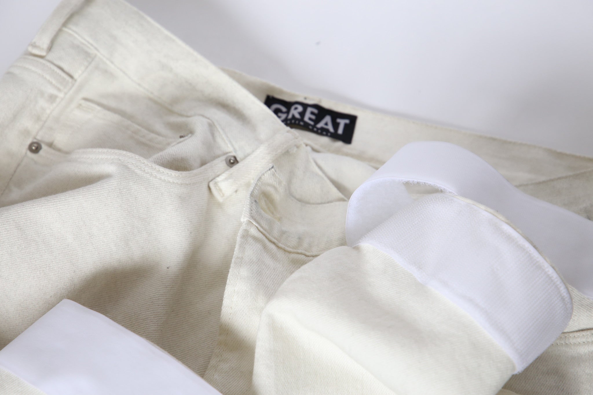 Slim Fit Auto-Taper Jeans (Off-White)
