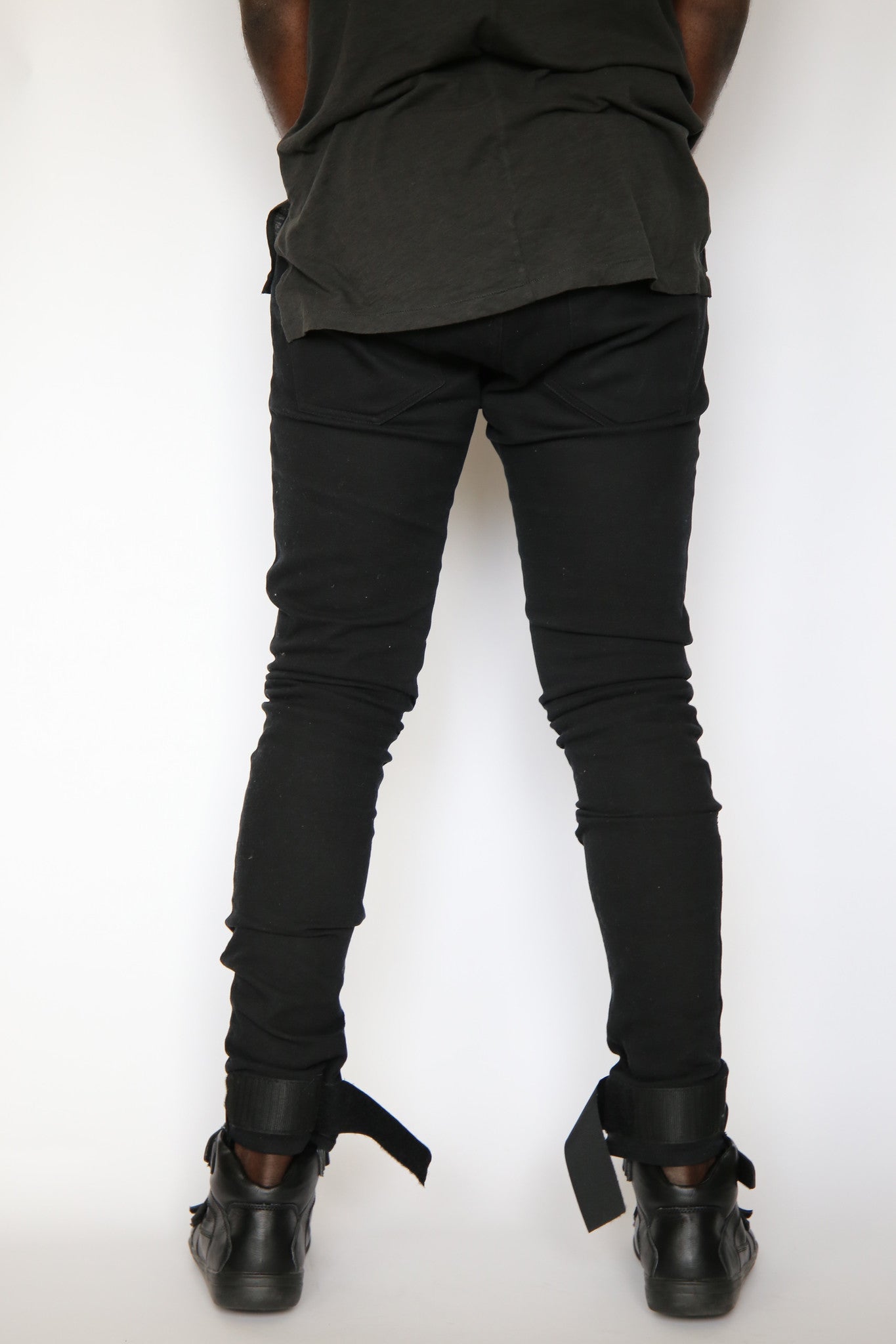 Slim Fit Auto-Taper Jeans (Black)