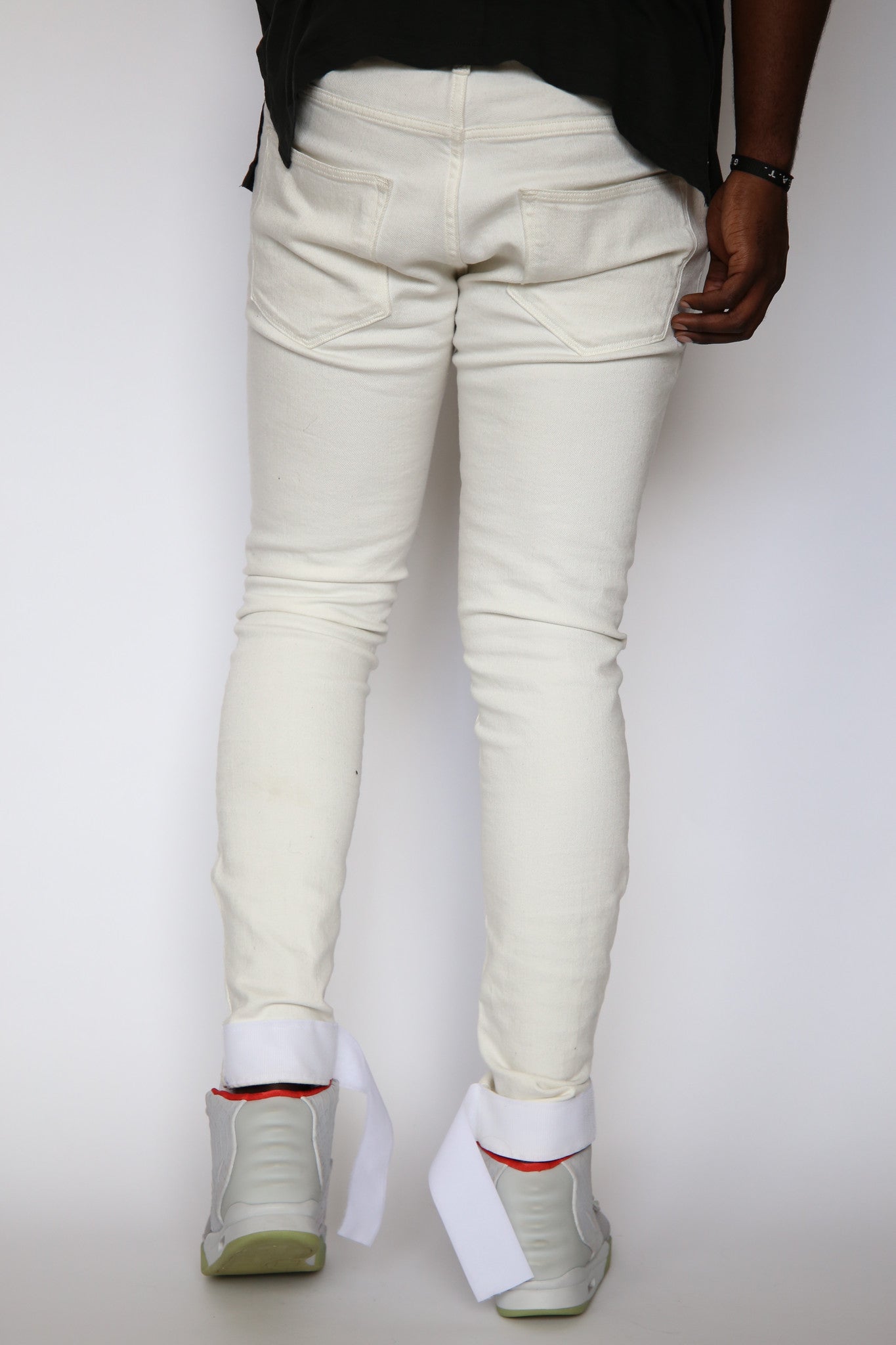 Slim Fit Auto-Taper Jeans (Off-White)